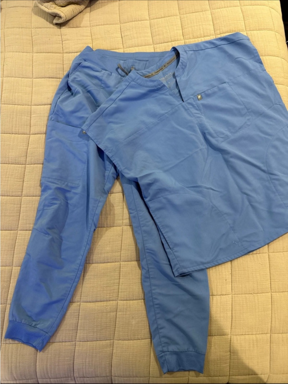 Women’s Fabletics jogger scrubs